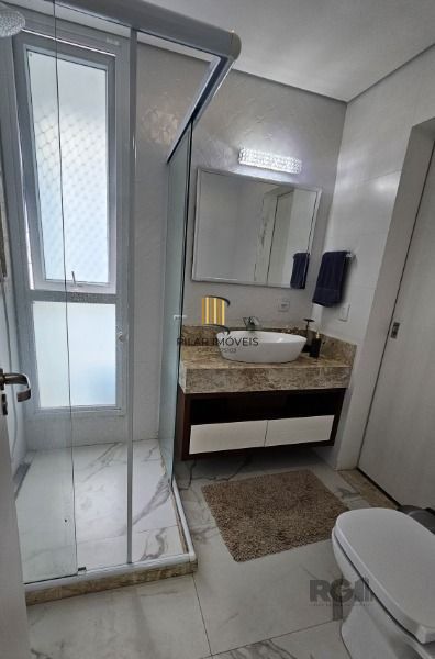 Casa em Porto Alegre, no bairro Hípica, com 3 dormitório(s), e 3 banheiros, à venda.