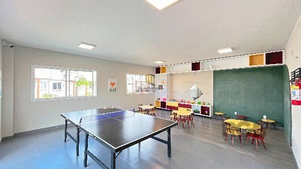 Casa em Porto Alegre, no bairro Vila Nova, com 2 dormitório(s), e 2 banheiros, à venda.