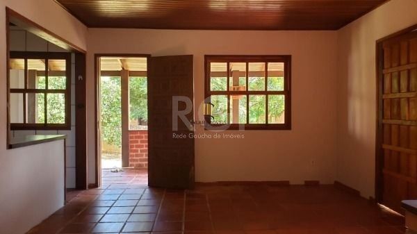 Casa em Porto Alegre, no bairro Hípica, com 2 dormitório(s), e 2 banheiros, à venda.