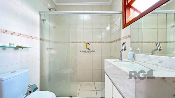 Casa em Porto Alegre, no bairro Hípica, com 3 dormitório(s), e 3 banheiros, à venda.