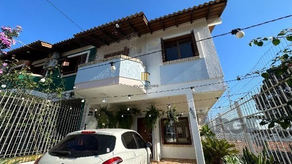 Casa em Porto Alegre, no bairro Espirito Santo, com 3 dormitório(s), e 3 banheiros, à venda.