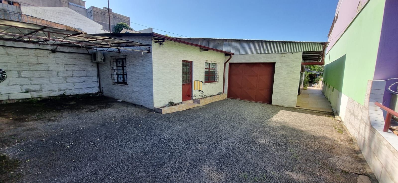 Casa com pavilhão