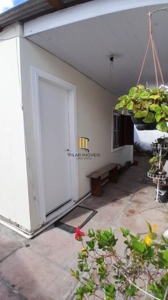 Casa em Porto Alegre, no bairro Restinga, com 2 dormitório(s), e 2 banheiros, à venda.