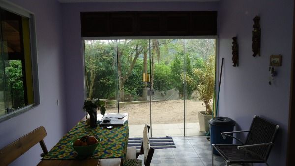 Sítio em Porto Alegre, no bairro Hípica, com 2 dormitório(s), e 2 banheiros, à venda.