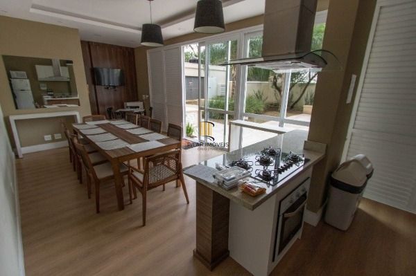 Apartamento em Porto Alegre, no bairro Tristeza, com 2 dormitório(s), e 2 banheiros, à venda.