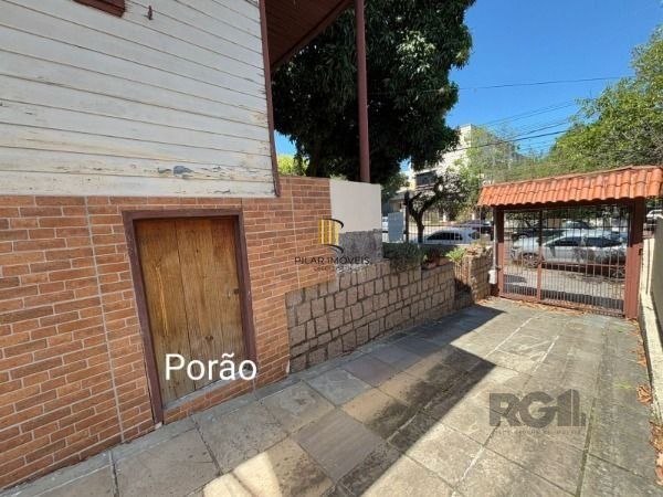 Casa 3 dormitórios no bairro Camaquã