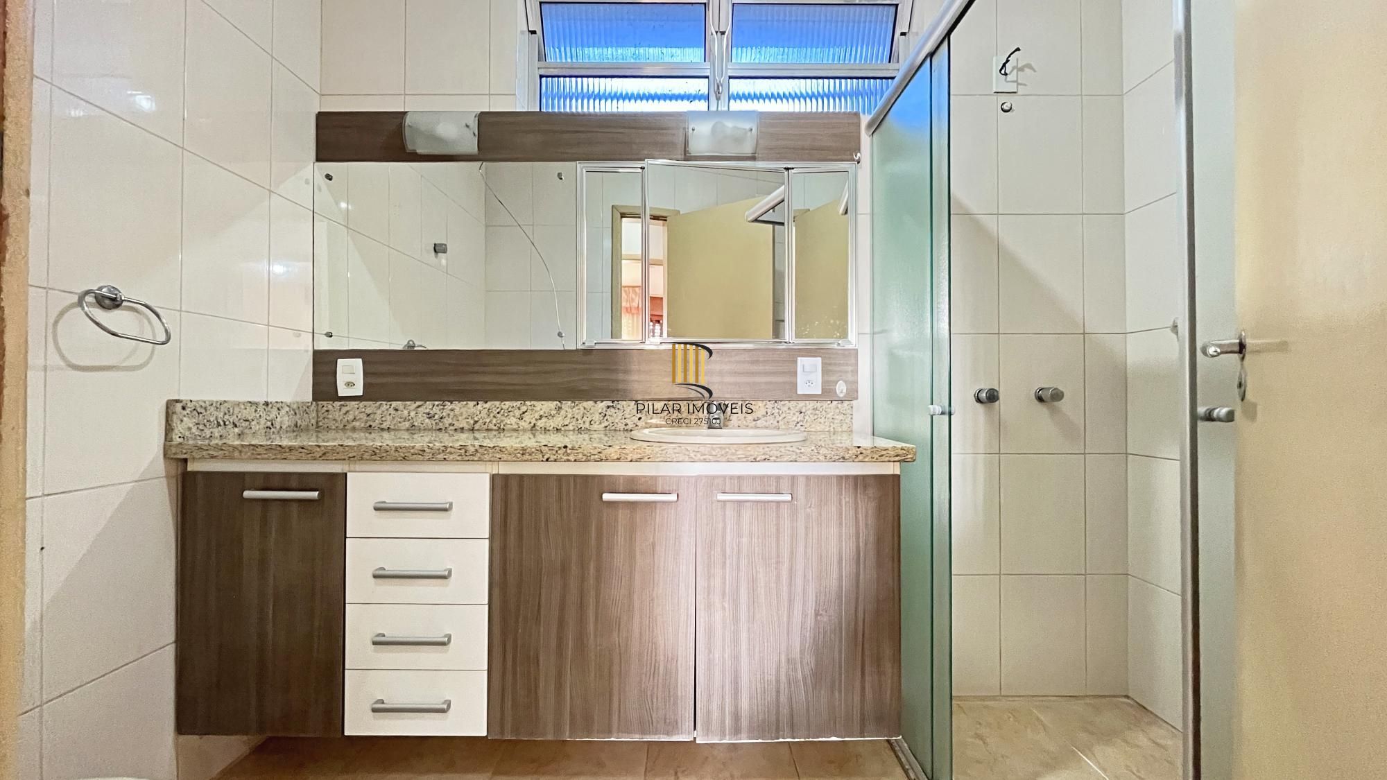 Casa 4 dormitórios no bairro Glória
