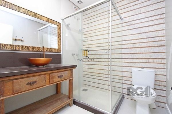 No Lagos de Nova Ipanema, residência com 3 dormitório(s), e 3 banheiros, à venda.