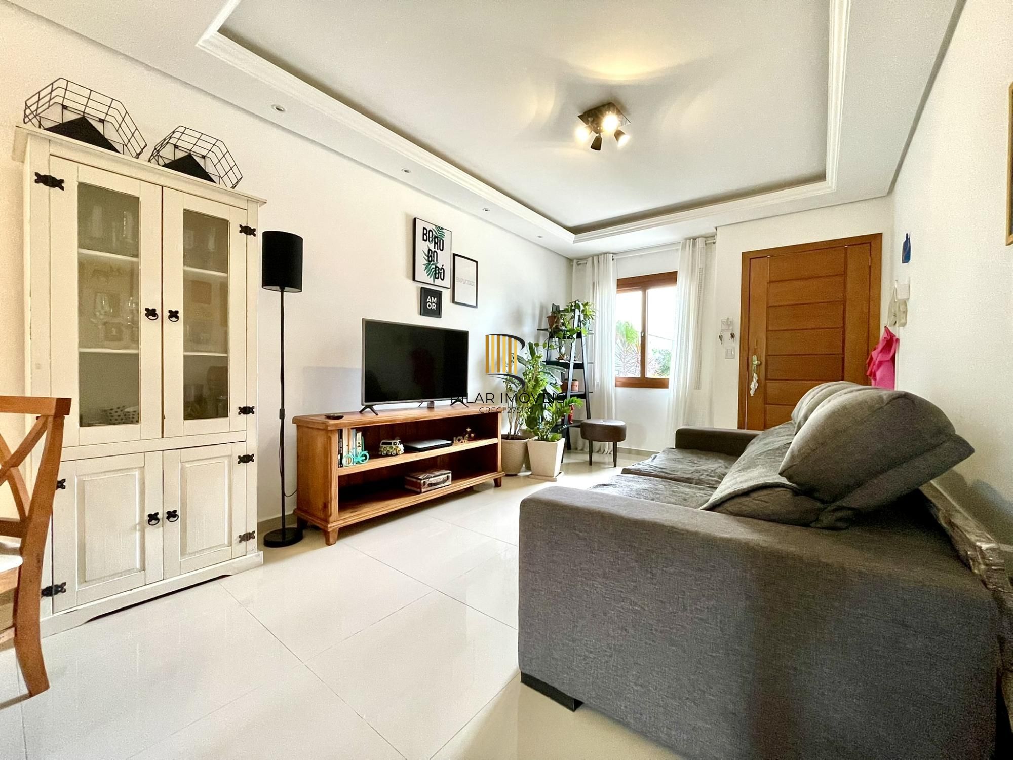 Casa 2 dormitórios no bairro Hípica