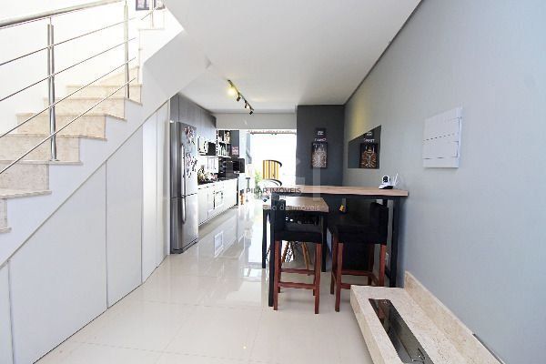 Casa em Porto Alegre, no bairro Hípica, com 2 dormitório(s), à venda.