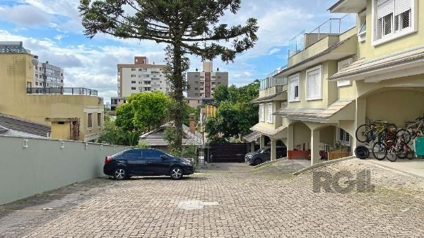 Casa de Condomínio 4 dormitórios no bairro Tristeza