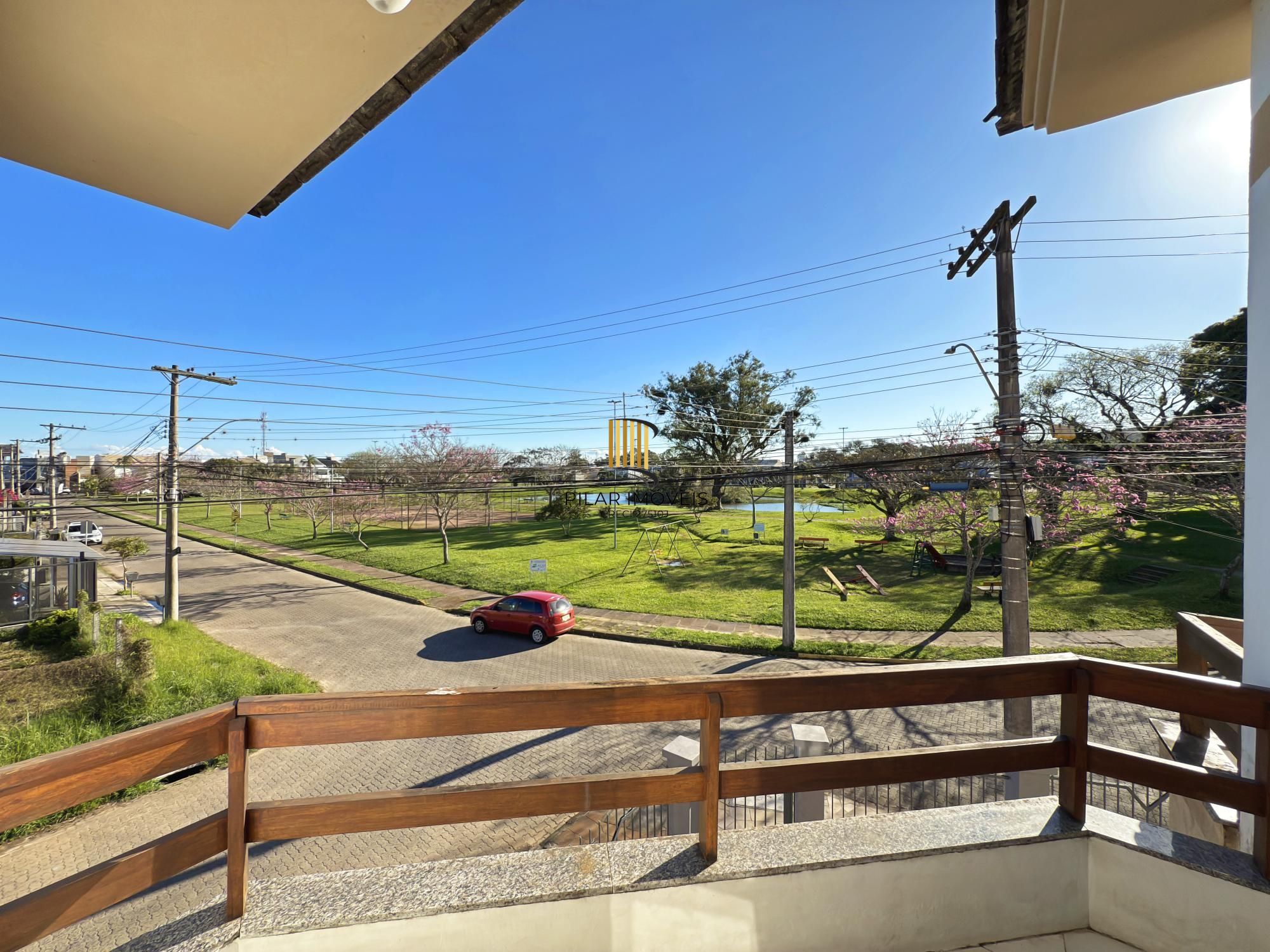 Sobrado a venda no Bairro Hipica de Porto alegre com 04 dormitórios sendo 01 suite