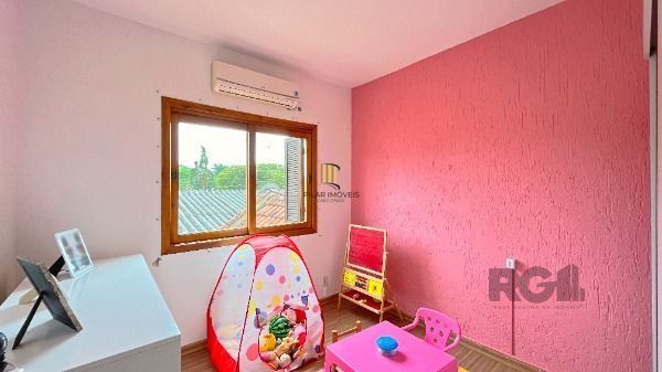 Casa em Porto Alegre, no bairro Aberta dos Morros, com 3 dormitório(s), à venda.