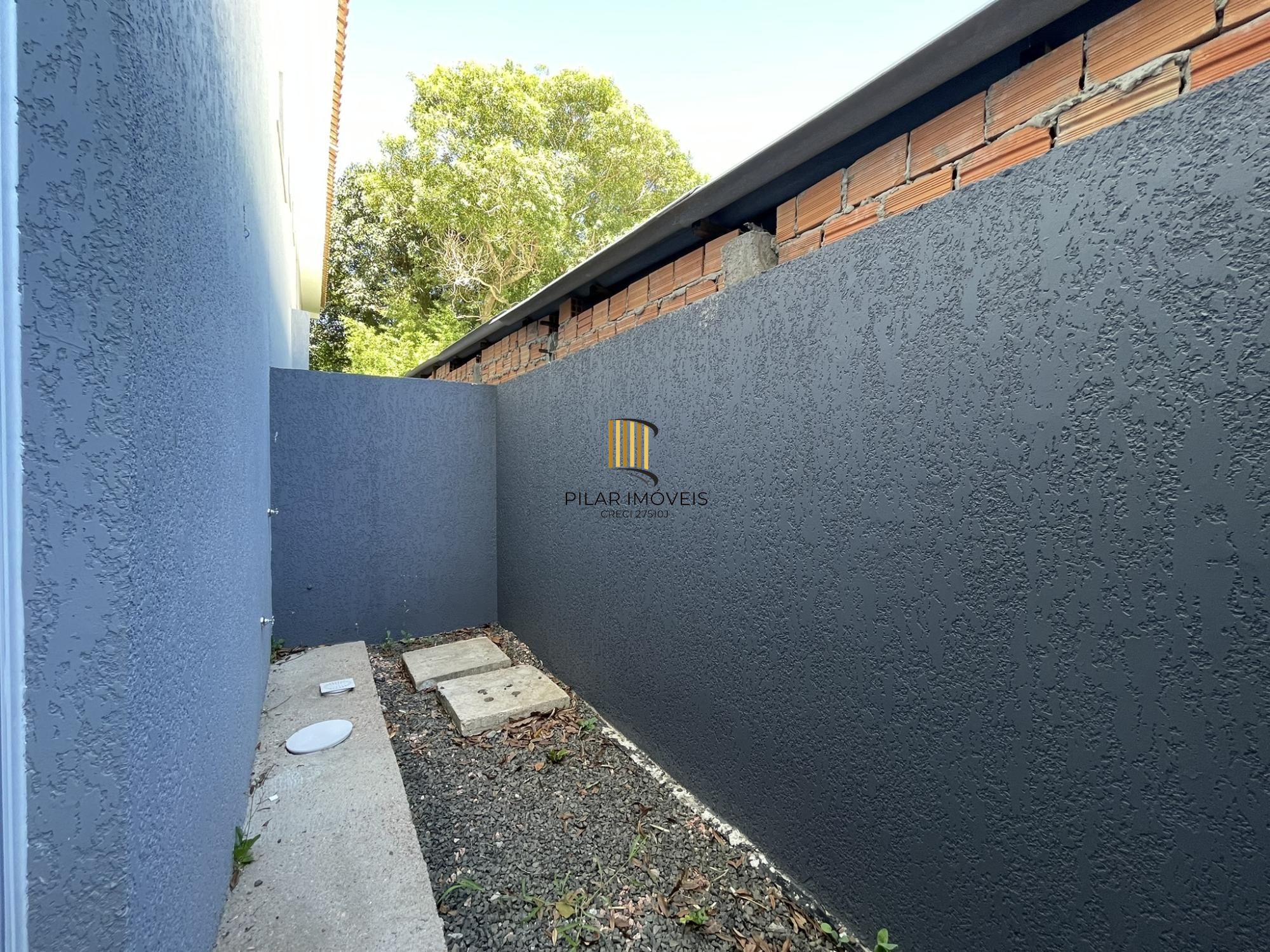 Casa Condominio em Porto Alegre, no bairro Nonoai, com 2 dormitório(s), e 2 banheiros, à venda.