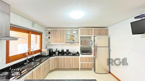 Casa em Porto Alegre, no bairro Hípica, com 3 dormitório(s), e 3 banheiros, à venda.