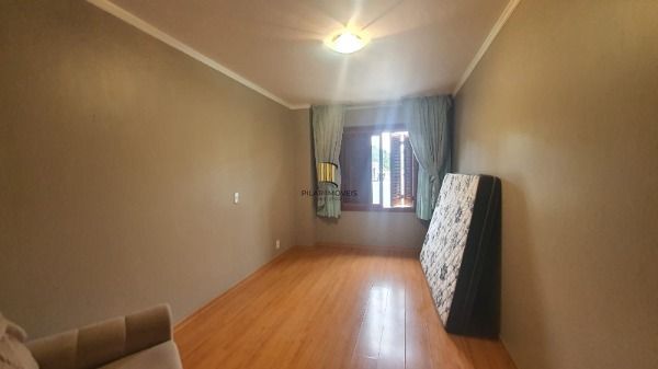 Casa em Porto Alegre, no bairro Ipanema, com 3 dormitório(s), e 3 banheiros, à venda.