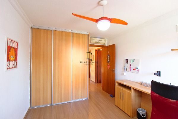 Casa Condominio em Porto Alegre, no bairro Cristal, com 4 dormitório(s), e 4 banheiros, à venda.