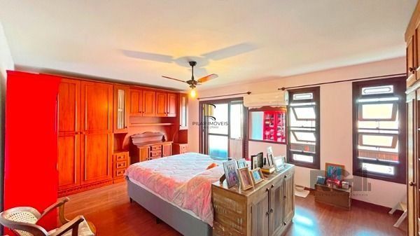 Casa para Venda - 235.64m², 3 dormitórios, sendo 1 suites, 3 vagas - Guarujá