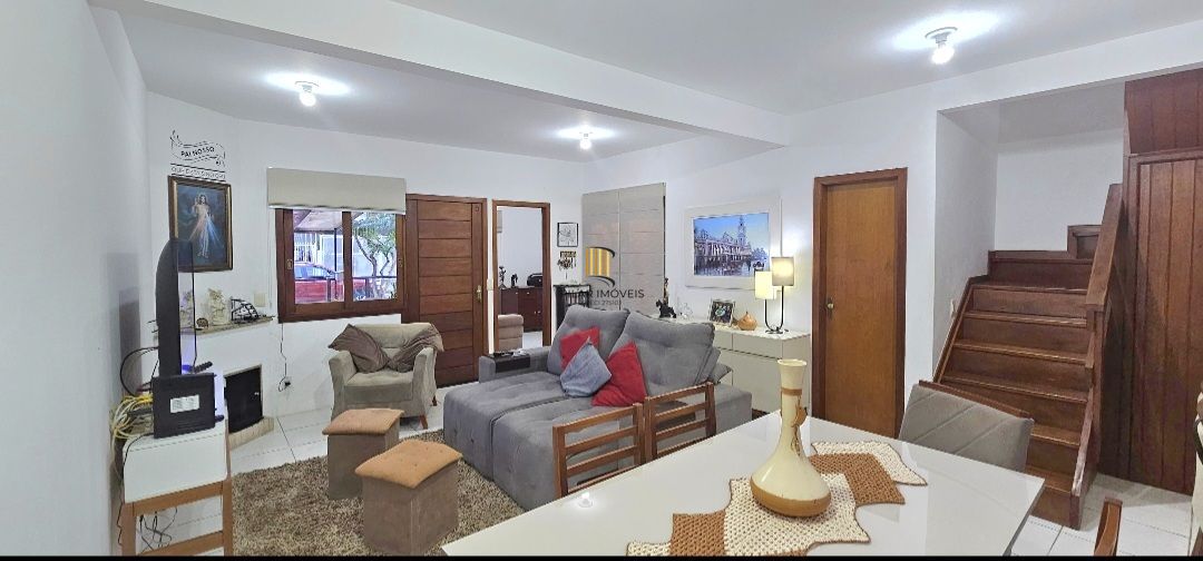 EXCELENTE Sobrado com 4 dormitórios sendo um no andar térreo, no Residencial Lagos de Nova Ipanema.