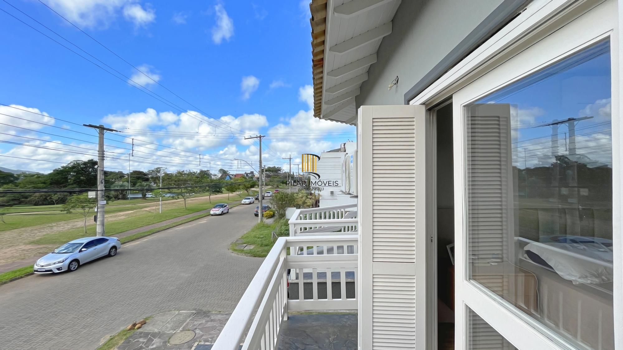 Casa 3 dormitórios no bairro Hípica