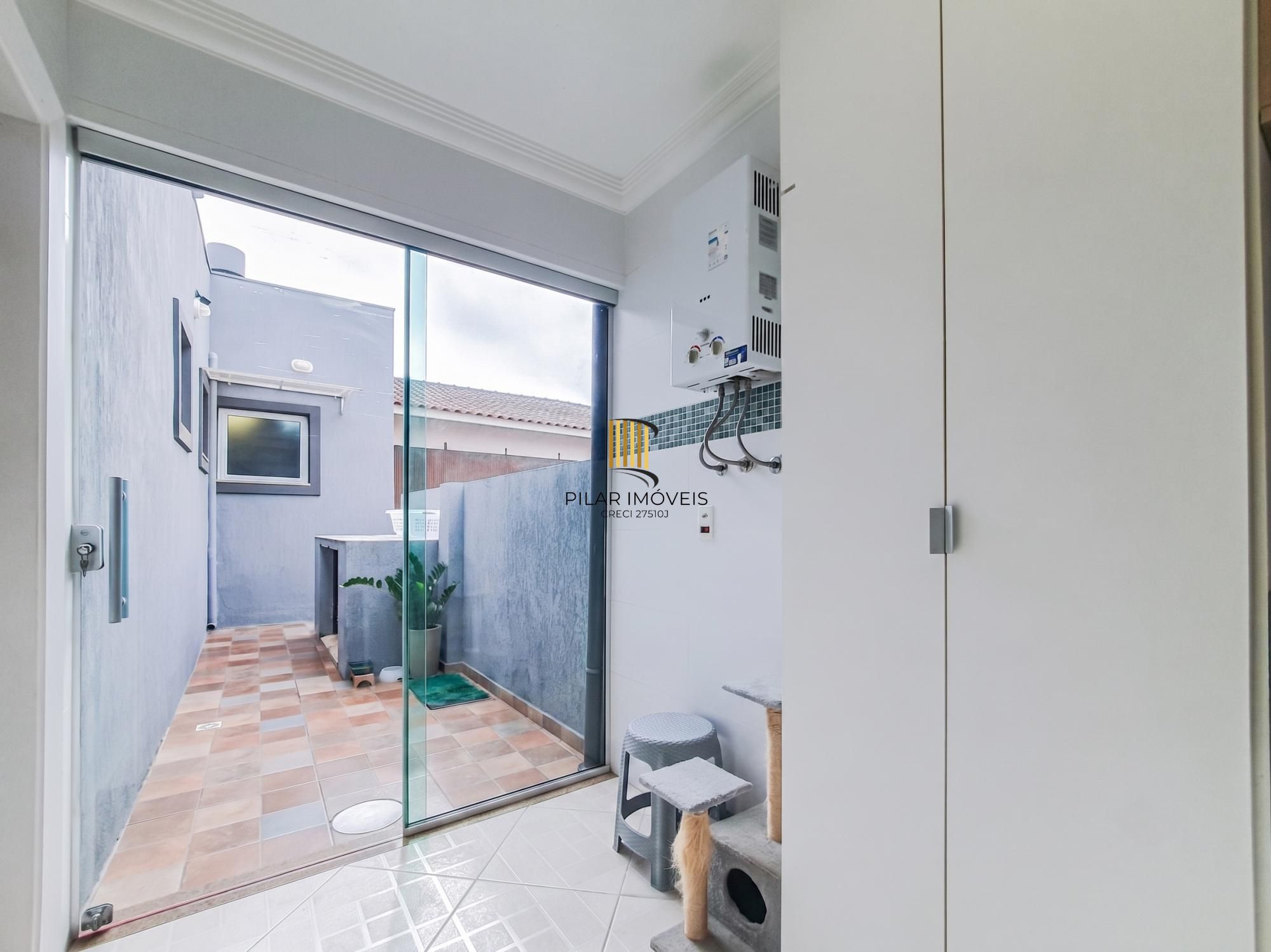O refúgio perfeito: Casa térrea reformada com piscina e clima de interior!