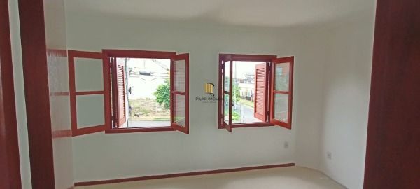 Casa para Venda - 75m², 3 dormitórios, 2 vagas - Guarujá
