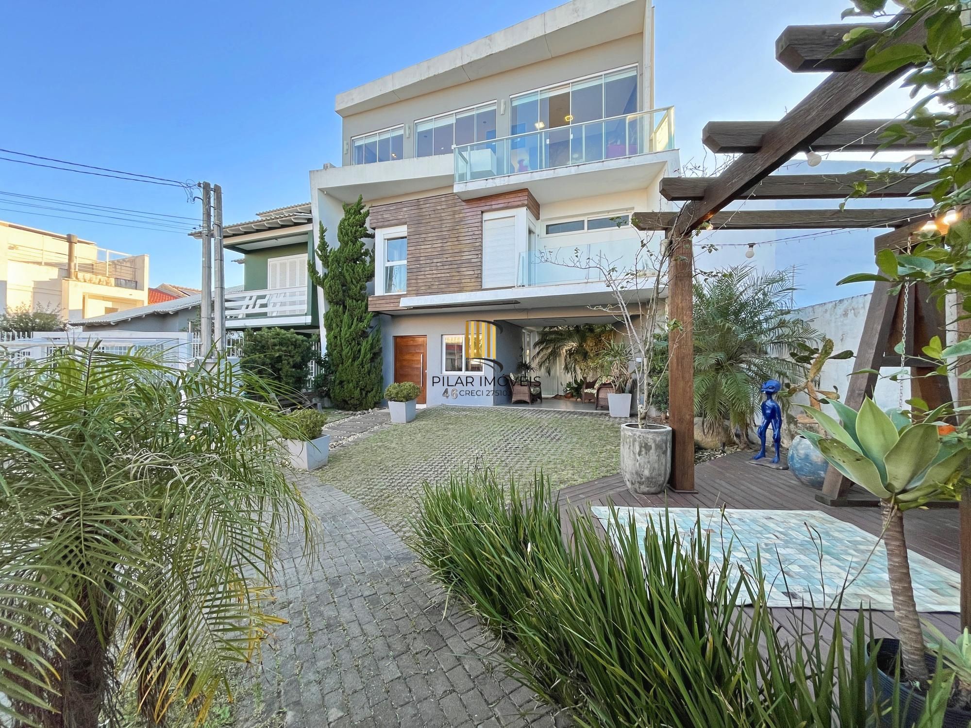 Casa 4 dormitórios no bairro Hípica