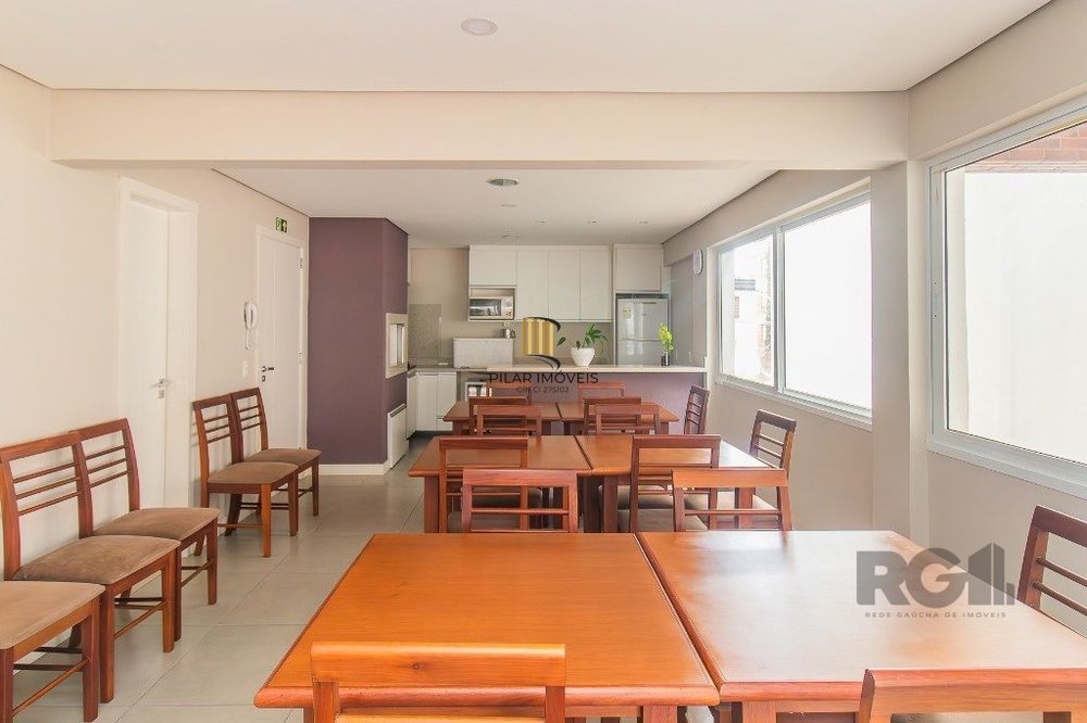 Excelente Apto com 102 m² de 3 dormitórios sendo um suíte com duas vagas no Menino Deus