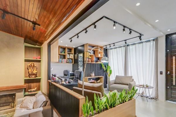Casa em Porto Alegre, no bairro Tristeza, com 2 dormitório(s), e 2 banheiros, à venda.