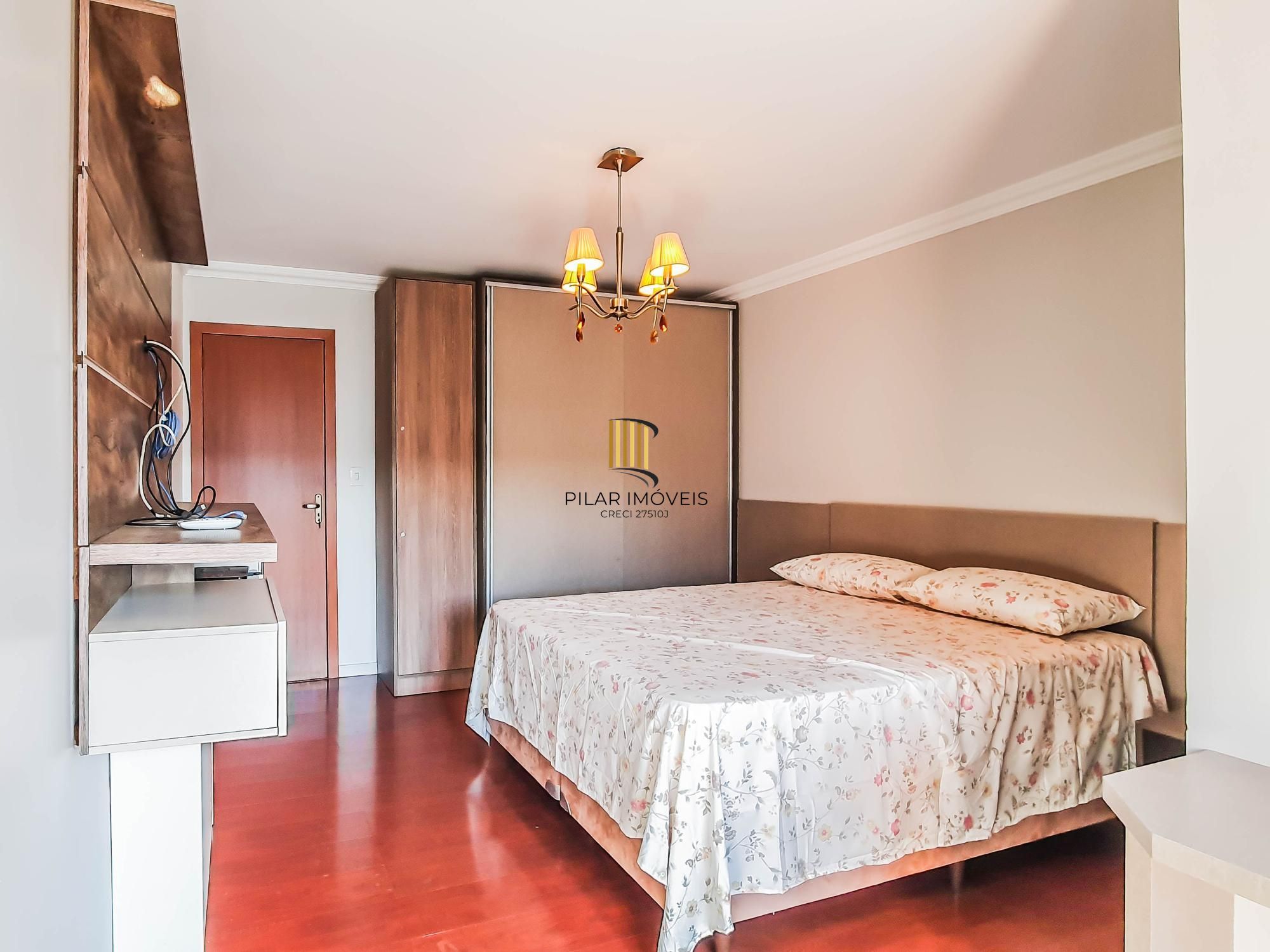 Sobrado 3 dormitórios com suíte totalmente mobiliado próximo a escola Cesi no bairro Hípica !