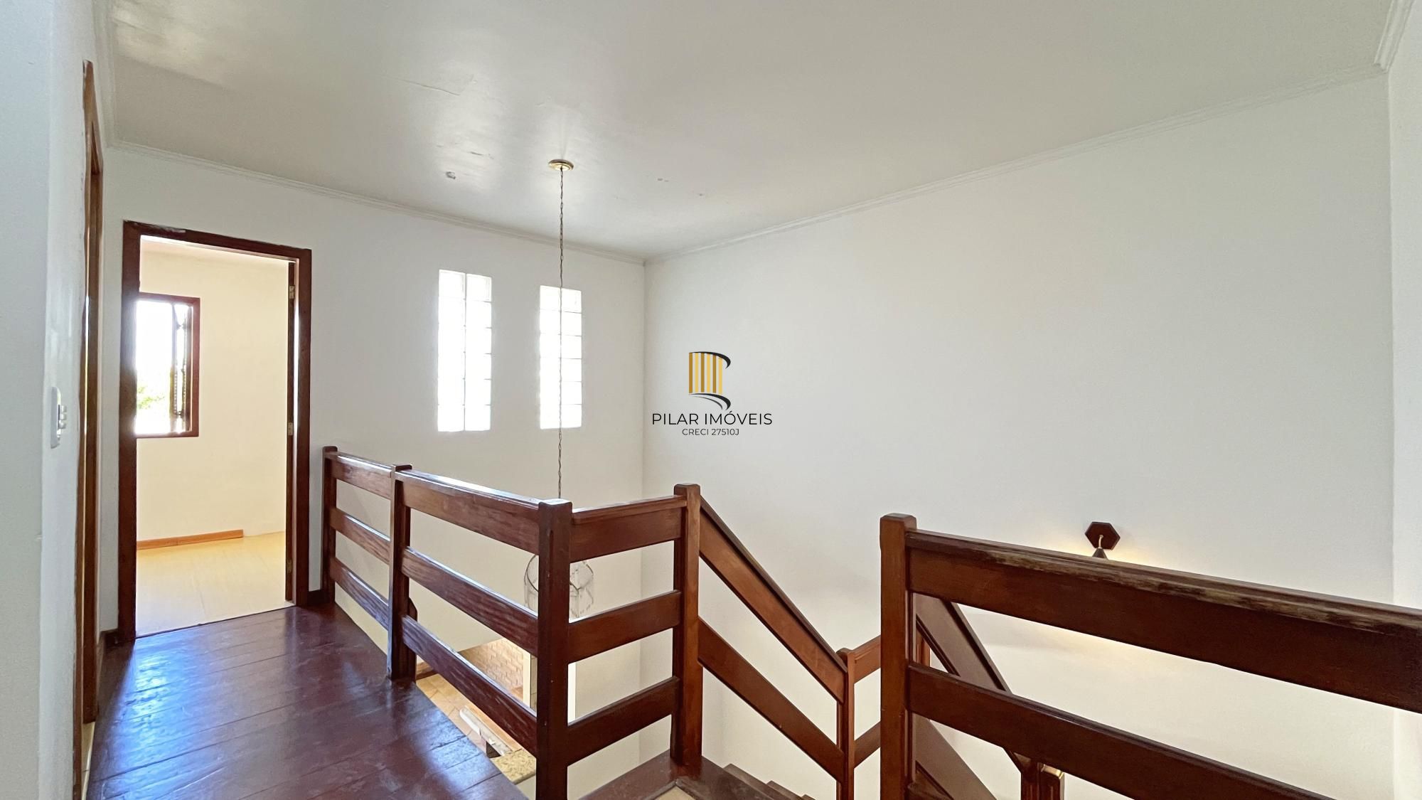 Casa 5 dormitórios no bairro Ipanema