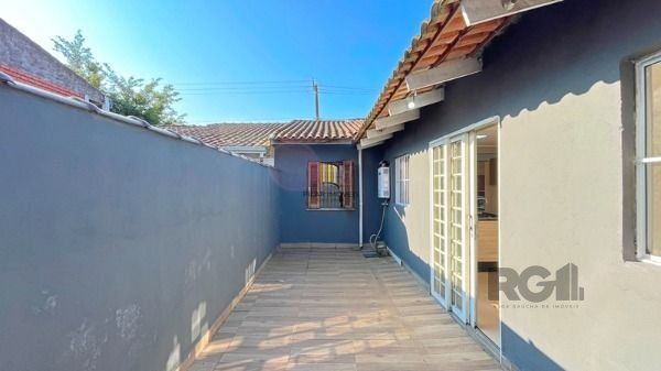 Casa em Porto Alegre, no bairro Restinga, com 2 dormitório(s), e 2 banheiros, à venda.