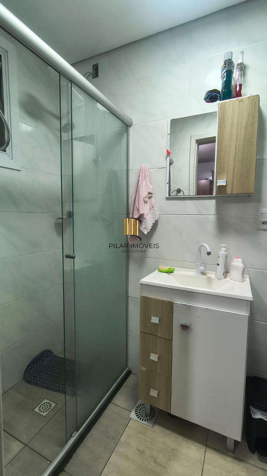 Apartamento térreo com um dormitório, com suíte, totalmente mobiliado no bairro Camaquã