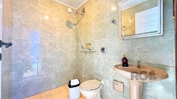 Casa em Porto Alegre, no bairro Ipanema, com 3 dormitório(s), à venda.