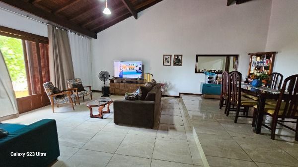 Casa em Porto Alegre, no bairro Belém Novo, com 3 dormitório(s), e 3 banheiros, à venda.