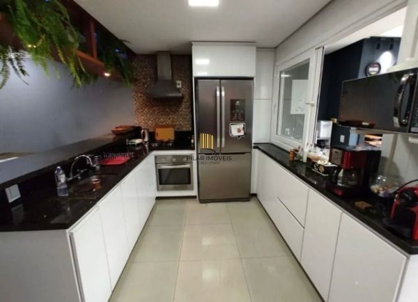 Casa em Porto Alegre, no bairro Hípica, com 3 dormitório(s), à venda.