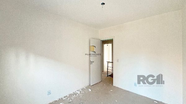 Casa em Porto Alegre, no bairro Hípica, com 3 dormitório(s), e 3 banheiros, à venda.