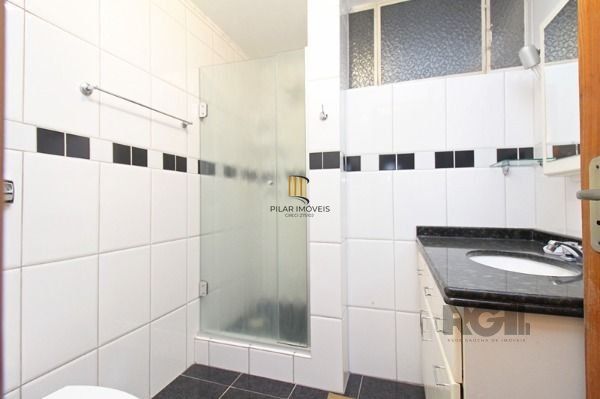 Apartamento em Porto Alegre, no bairro Praia de Belas, com 2 dormitório(s), e 2 banheiros, à venda.