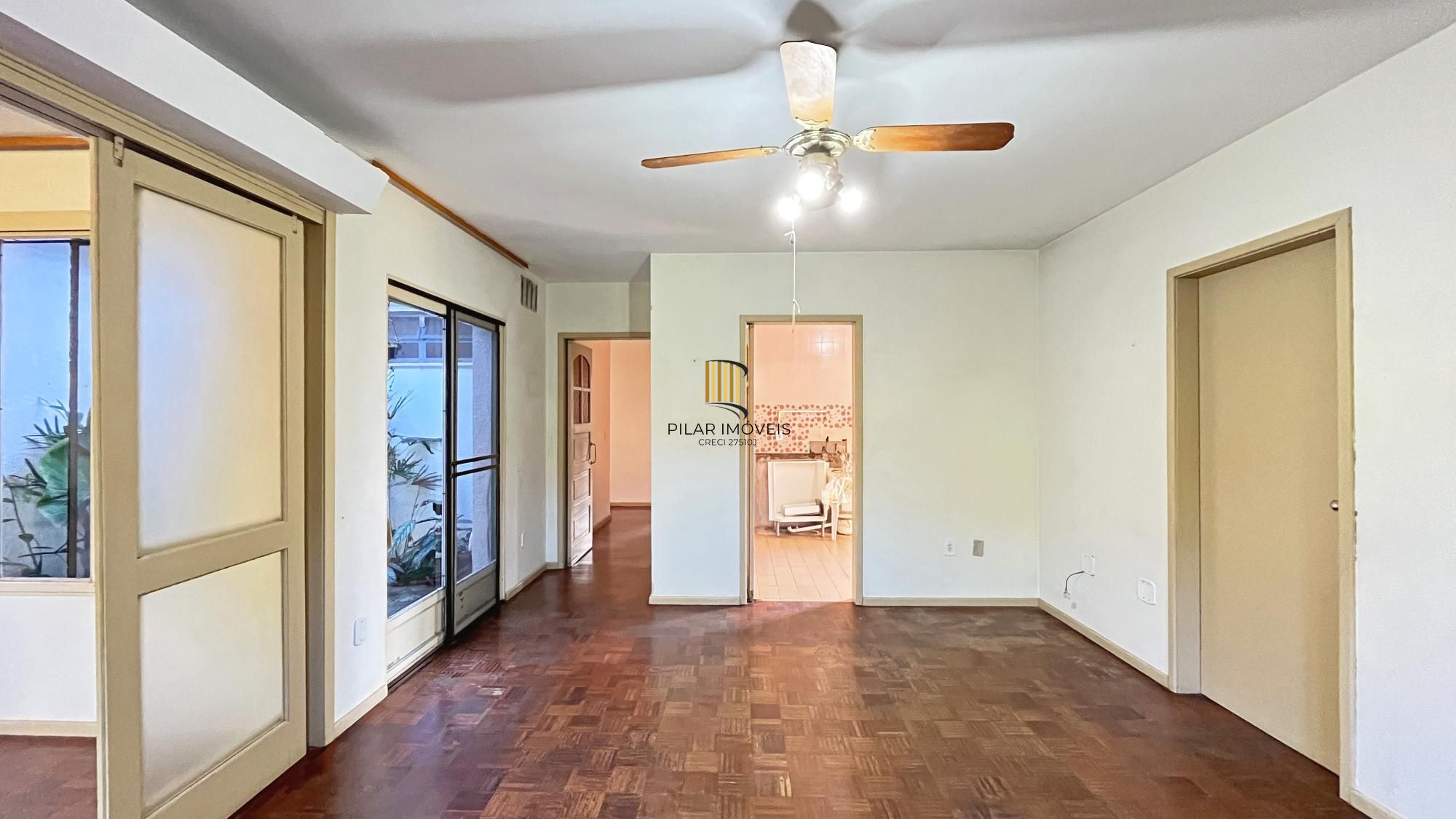 Casa 4 dormitórios no bairro Glória
