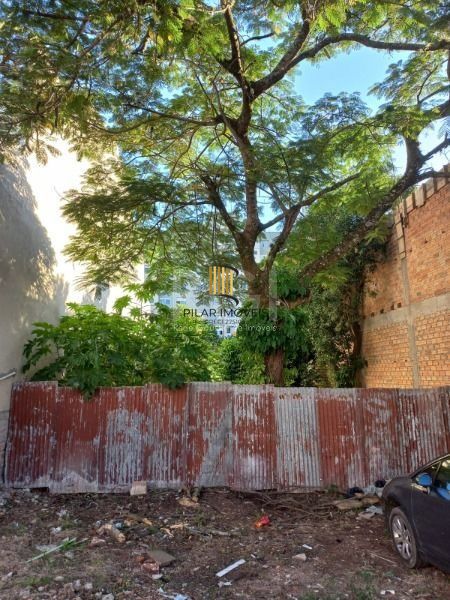 Terreno em Porto Alegre, no bairro Tristeza, à venda.