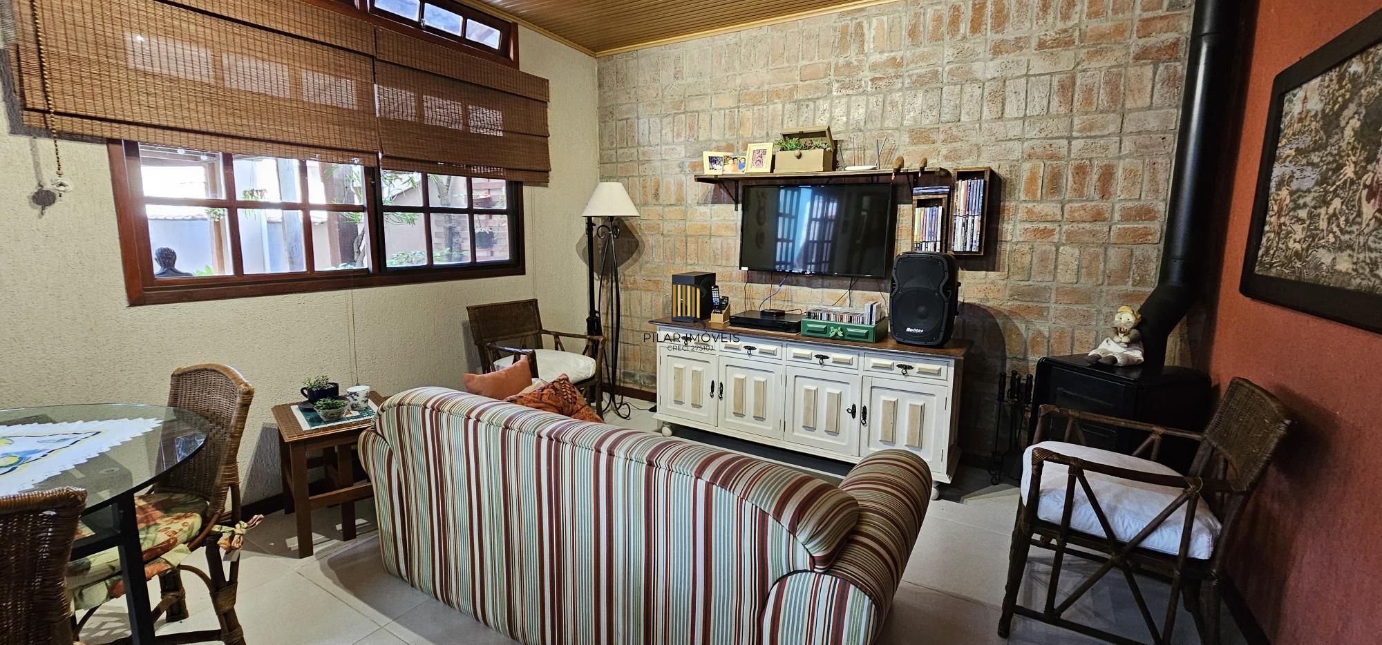 Casa de Condomínio 3 dormitórios no bairro Hípica