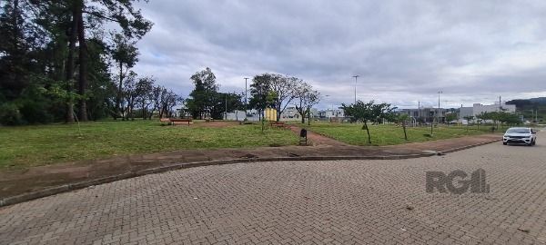 Casa em Porto Alegre, no bairro Hípica, com 2 dormitório(s), e 2 banheiros, à venda.