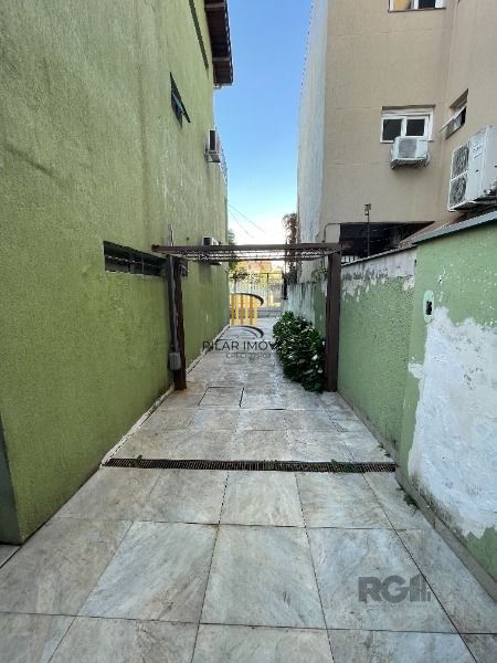 Casa 6 dormitórios no bairro Cristal