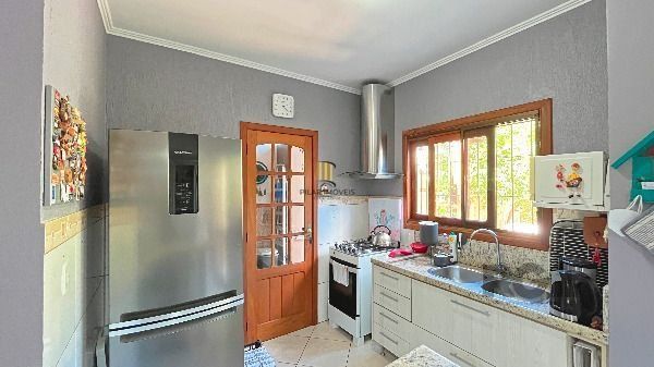Casa em Porto Alegre, no bairro Hípica, com 3 dormitório(s), e 2 banheiros, à venda.