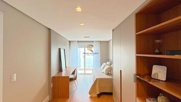 Casa Condominio para Venda - 364m², 3 dormitórios, sendo 3 suites, 2 vagas - Pedra Redonda