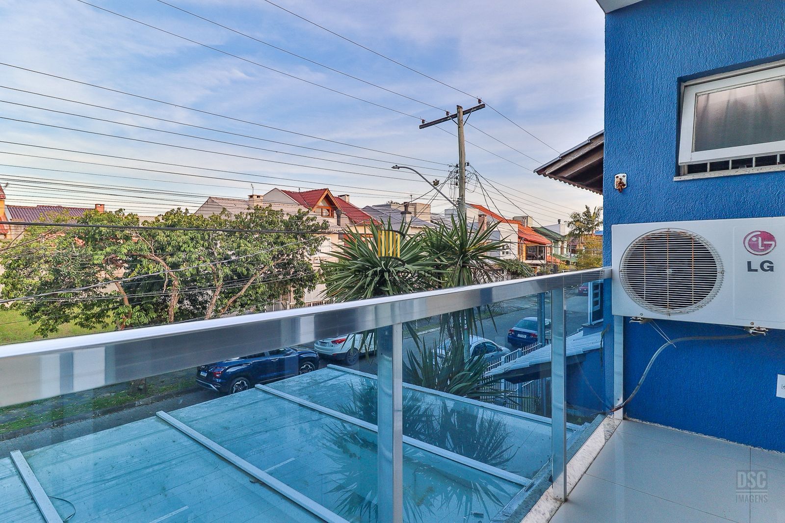Casa em Porto Alegre, no bairro Hípica, com 3 dormitório(s), à venda.