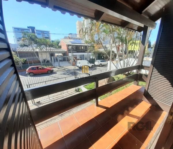 Casa Comercial em Porto Alegre, no bairro Tristeza, à venda.