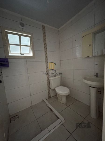 Casa em Porto Alegre, no bairro Hípica, com 2 dormitório(s), e 2 banheiros, à venda.