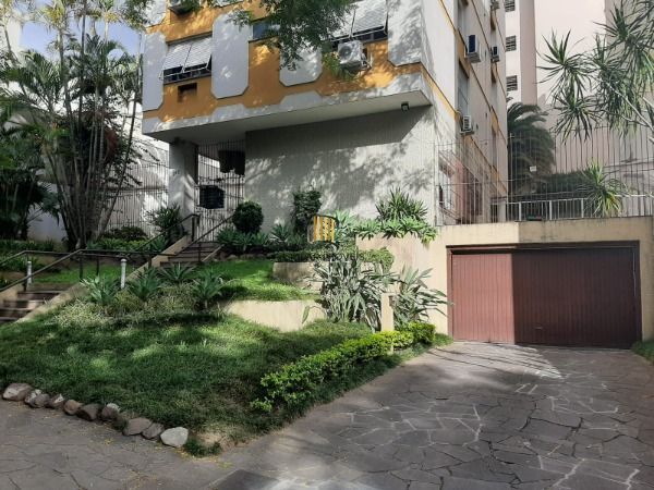 Cobertura em Porto Alegre, no bairro Petrópolis, com 3 dormitório(s), e 3 banheiros, à venda.