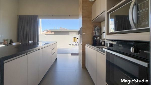 Casa 3 dormitórios no bairro Hípica